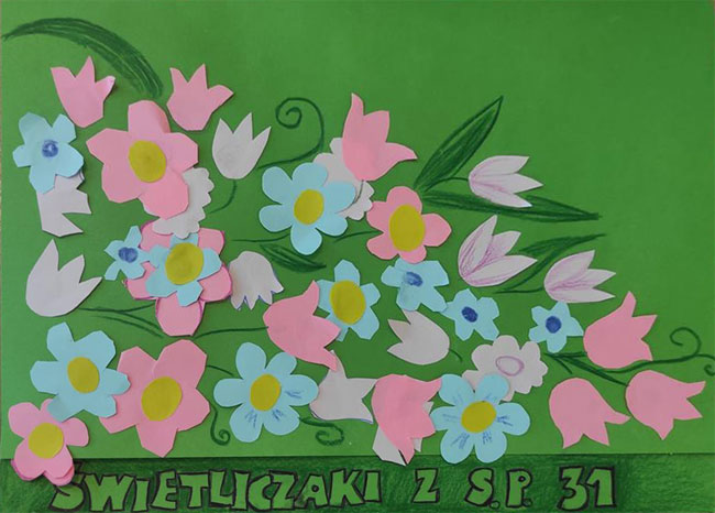 zielone tło, różnokolorowe kwiaty wykonane z papieru, napis Świetliczaki z SP31.