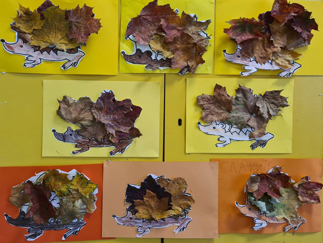 Prace uczniów - narysowany jeż z grzbietem z kolorowych liści klonu.