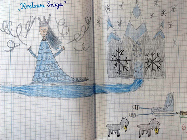 Kartka z zeszytu - narysowana królowa śniegu, zamek, sanie, renifery.